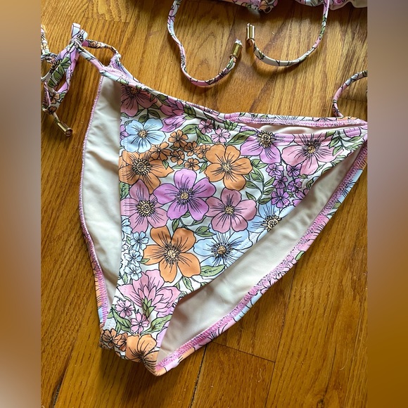 Minkpink Bikini Top + Bottom đź‘™ - Picture 3 of 6